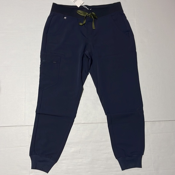 Figs Women's Scrub Set (Quiet Navy) - Picture 11 of 13